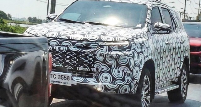 Lộ ảnh chạy thử của Toyota Fortuner mới tại Đông Nam Á, sắp ra mắt đấu Ford Everest?